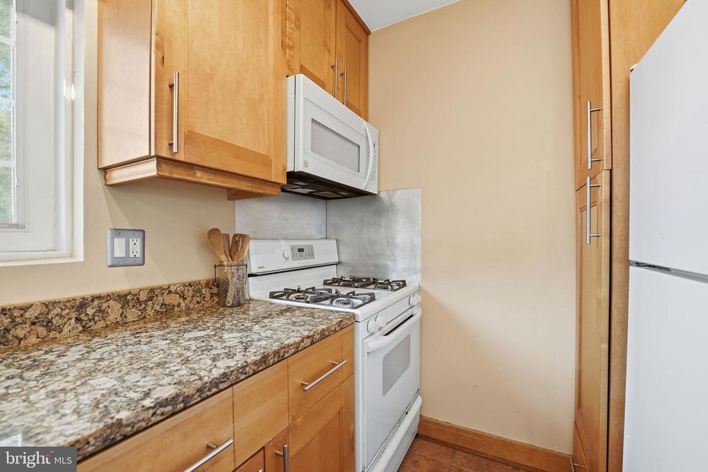 Image 11 of property listing at 5364 POOKS HILL RD, Bethesda, MD 20814