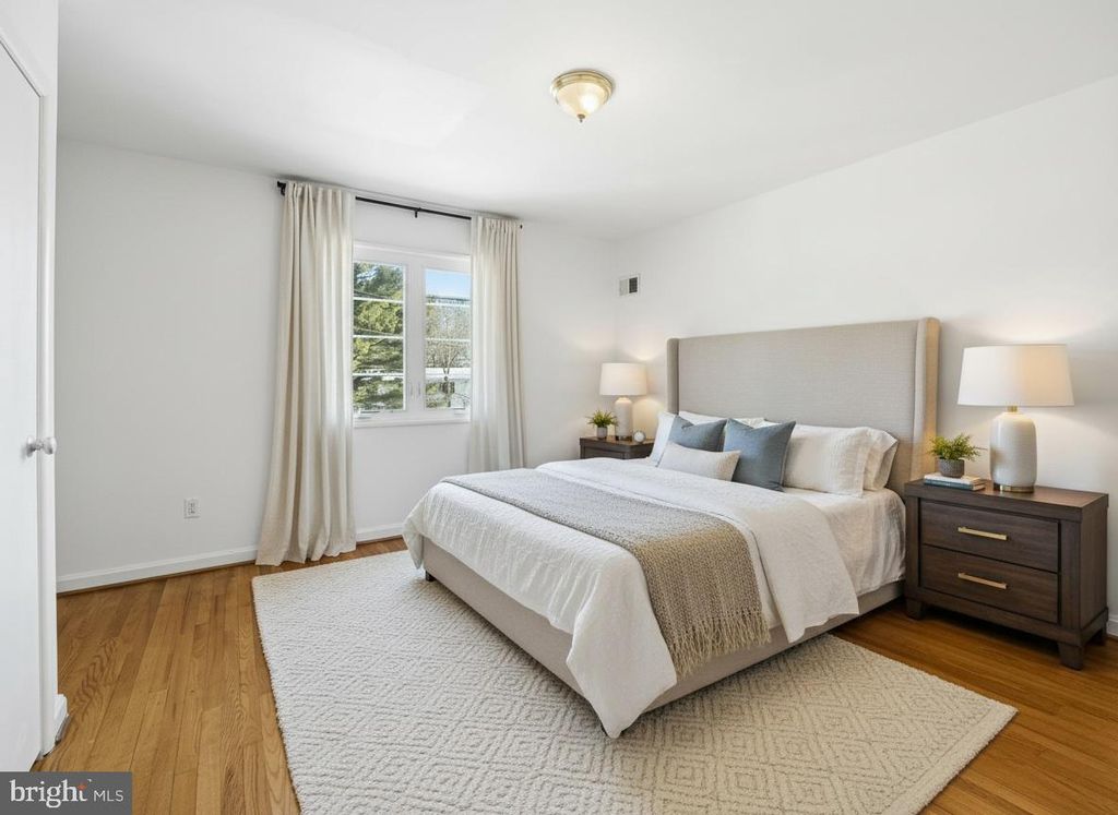 Image 12 of property listing at 5364 POOKS HILL RD, Bethesda, MD 20814