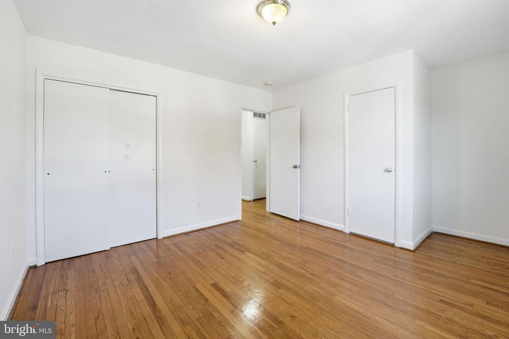 Image 13 of property listing at 5364 POOKS HILL RD, Bethesda, MD 20814
