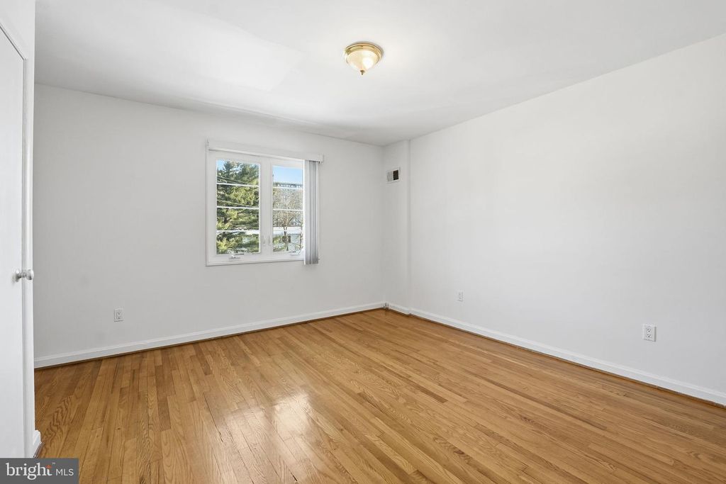 Image 14 of property listing at 5364 POOKS HILL RD, Bethesda, MD 20814