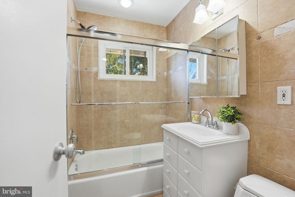 Image 15 of property listing at 5364 POOKS HILL RD, Bethesda, MD 20814