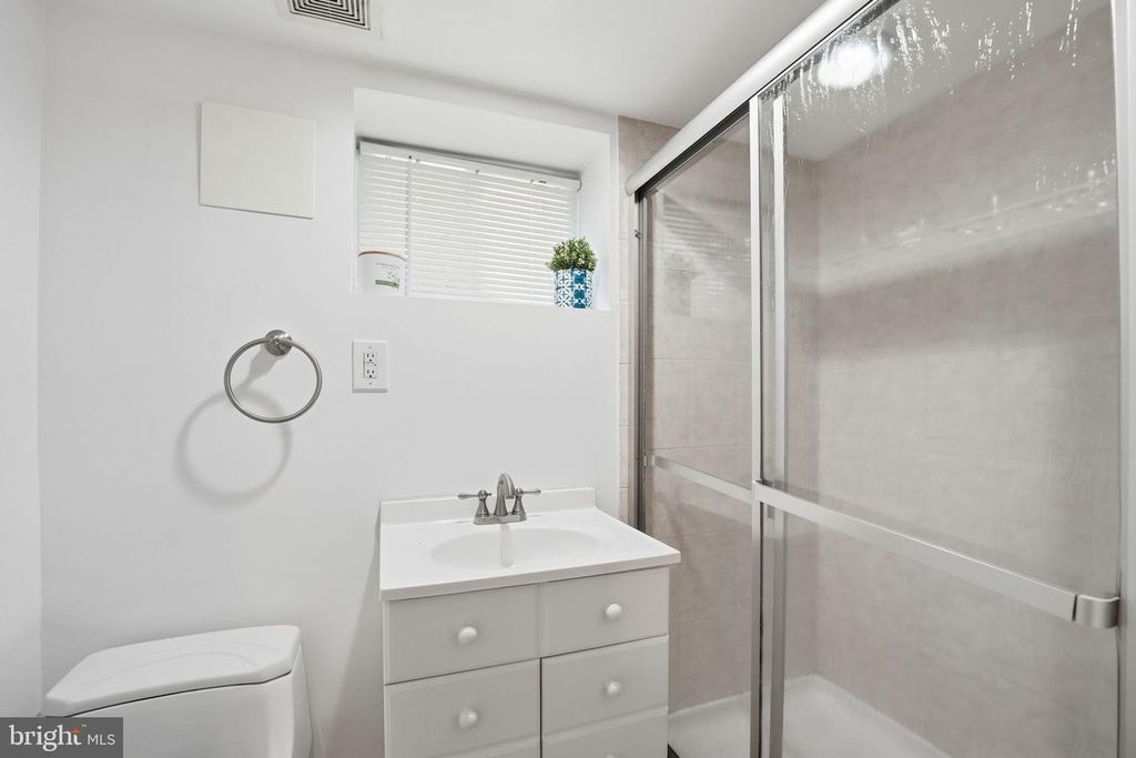 Image 24 of property listing at 5364 POOKS HILL RD, Bethesda, MD 20814