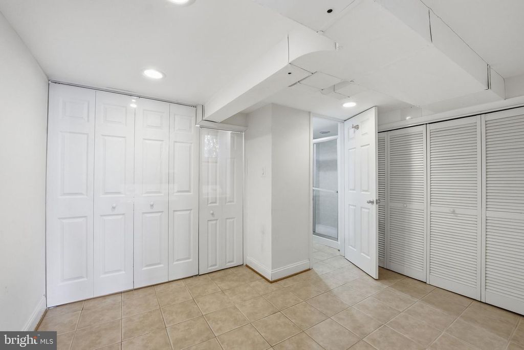 Image 25 of property listing at 5364 POOKS HILL RD, Bethesda, MD 20814