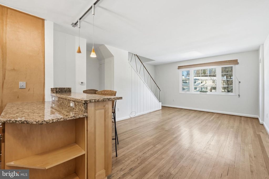 Image 4 of property listing at 5364 POOKS HILL RD, Bethesda, MD 20814