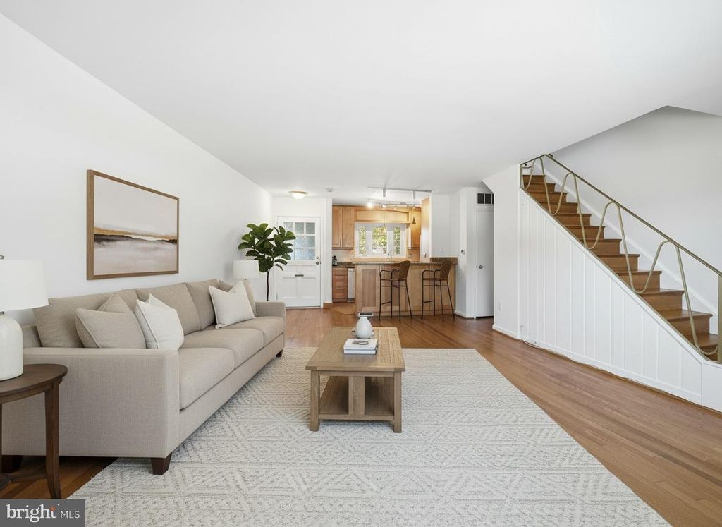 Image 5 of property listing at 5364 POOKS HILL RD, Bethesda, MD 20814