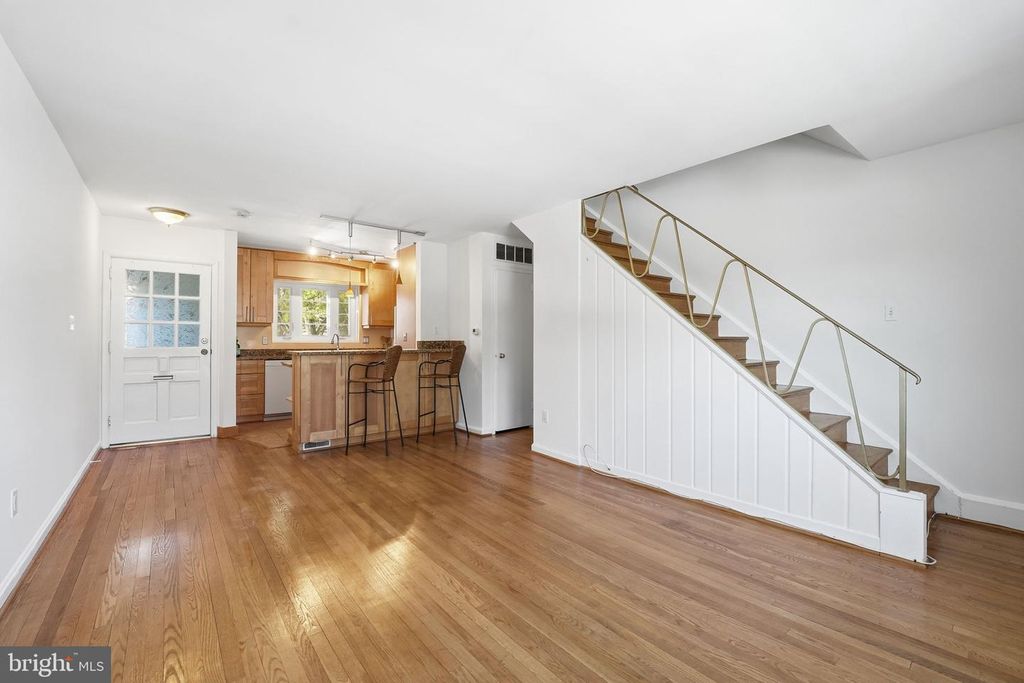 Image 7 of property listing at 5364 POOKS HILL RD, Bethesda, MD 20814