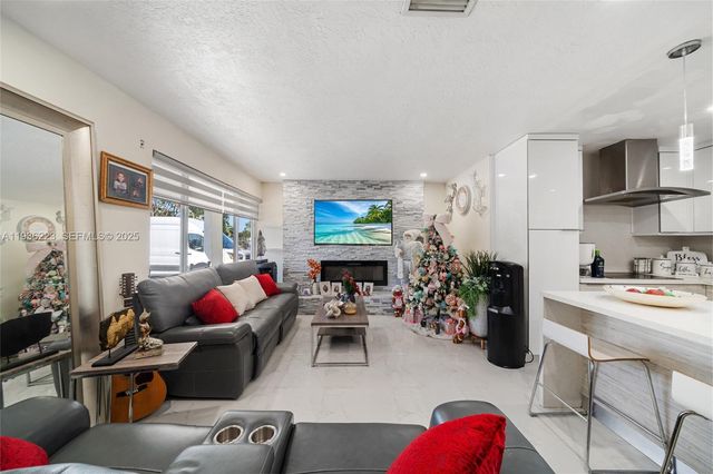 19707 SW 118th Pl, Miami, FL 33177