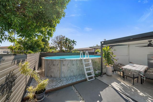 19707 SW 118th Pl, Miami, FL 33177