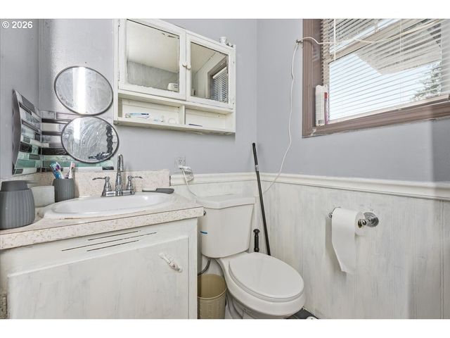 6401 Se HAZEL St, Portland, OR 97206