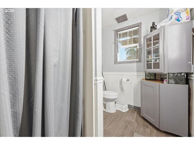 6401 Se HAZEL St, Portland, OR 97206