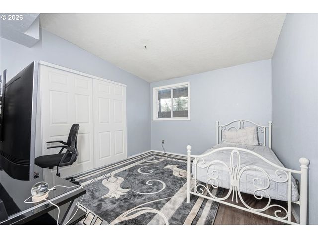 6401 Se HAZEL St, Portland, OR 97206