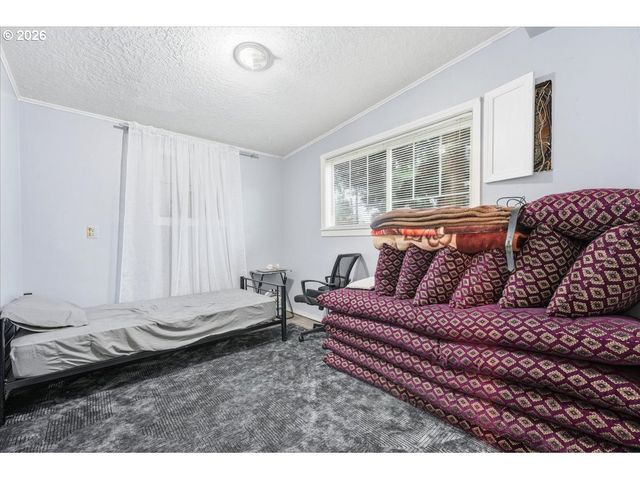 6401 Se HAZEL St, Portland, OR 97206