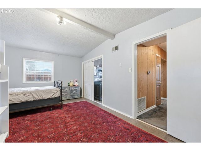 6401 Se HAZEL St, Portland, OR 97206