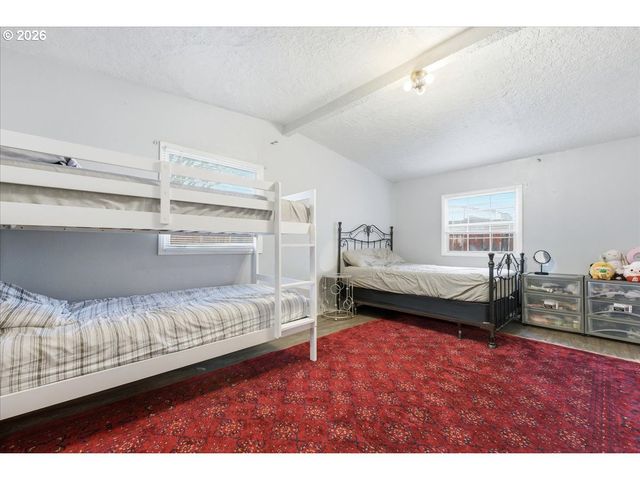 6401 Se HAZEL St, Portland, OR 97206