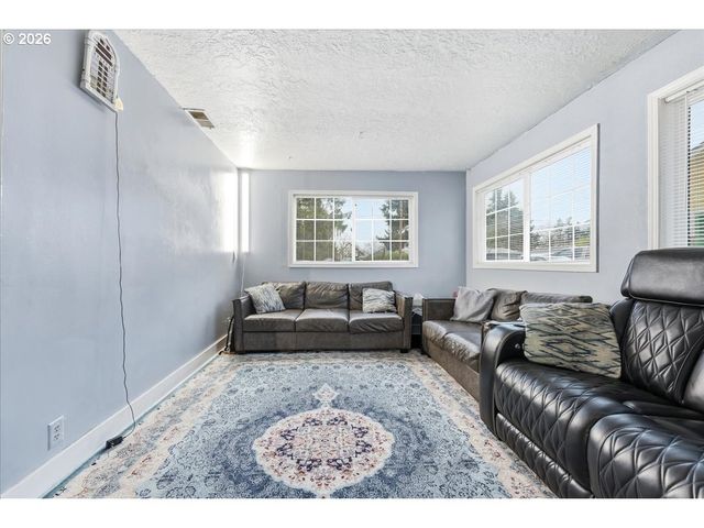 6401 Se HAZEL St, Portland, OR 97206