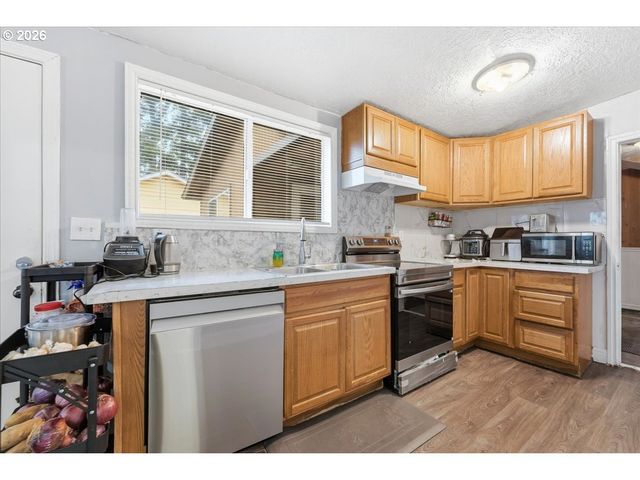 6401 Se HAZEL St, Portland, OR 97206