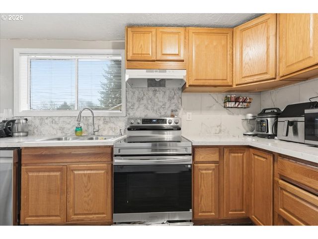 6401 Se HAZEL St, Portland, OR 97206