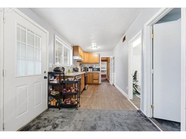 6401 Se HAZEL St, Portland, OR 97206