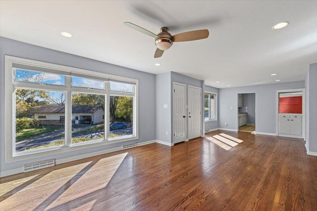 301 CROWN PT, Columbia, MO 65203