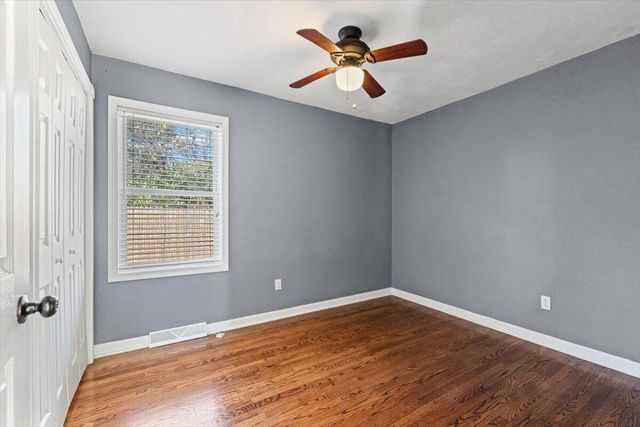 301 CROWN PT, Columbia, MO 65203