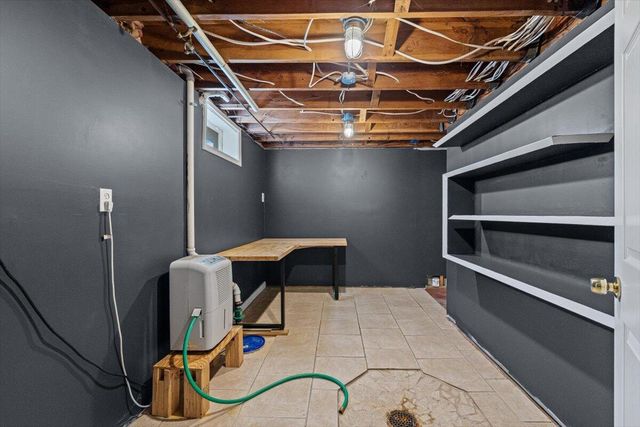 301 CROWN PT, Columbia, MO 65203