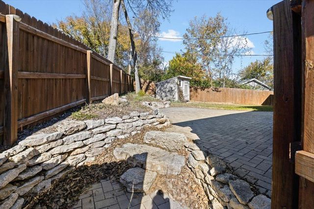 301 CROWN PT, Columbia, MO 65203