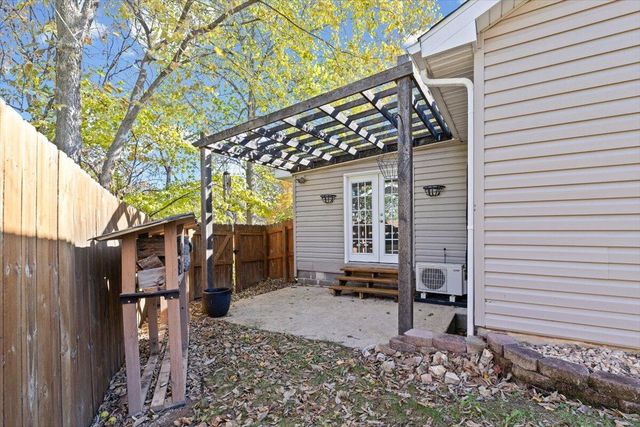 301 CROWN PT, Columbia, MO 65203