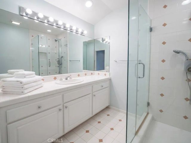 18445 Hatteras 603, Tarzana, CA 91356
