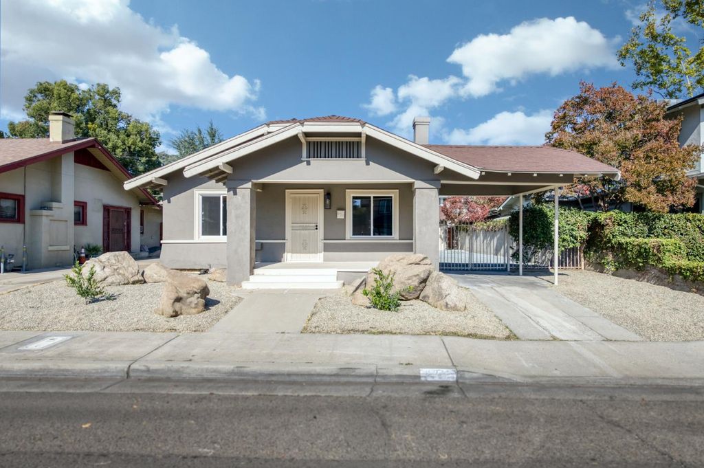 Image 2 of property listing at 627 E Mckinley Avenue, Fresno, CA 93728