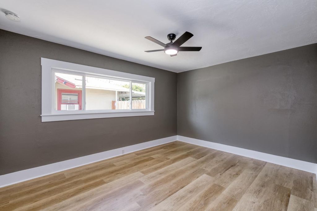 Image 20 of property listing at 627 E Mckinley Avenue, Fresno, CA 93728