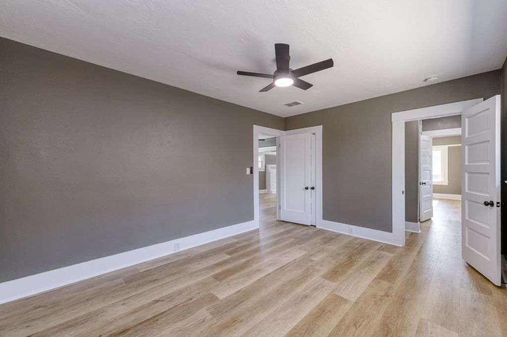 Image 21 of property listing at 627 E Mckinley Avenue, Fresno, CA 93728