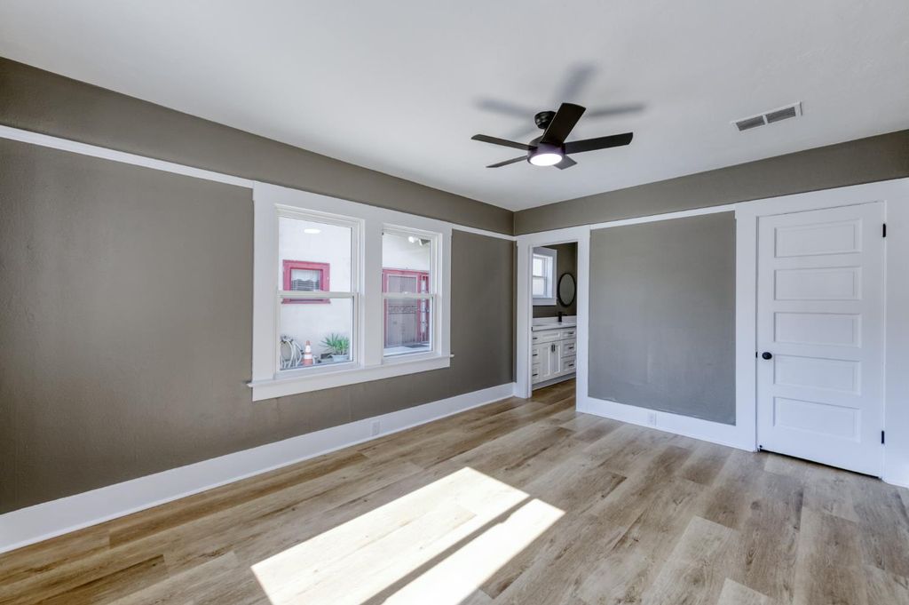Image 24 of property listing at 627 E Mckinley Avenue, Fresno, CA 93728