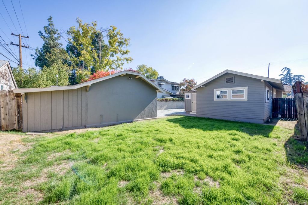 Image 28 of property listing at 627 E Mckinley Avenue, Fresno, CA 93728