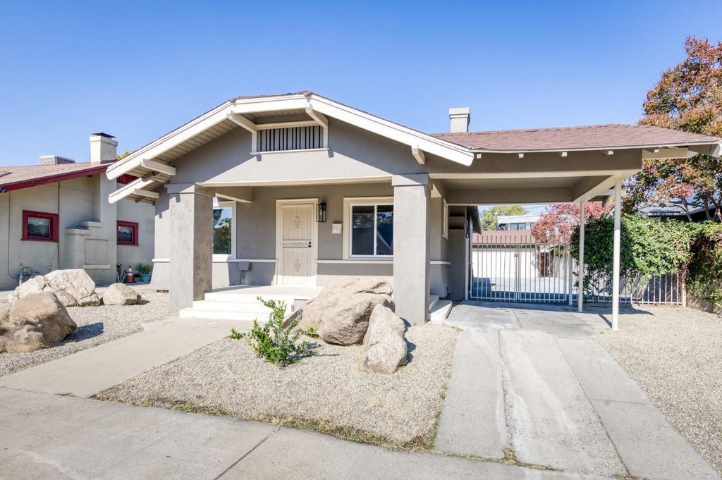 Image 3 of property listing at 627 E Mckinley Avenue, Fresno, CA 93728