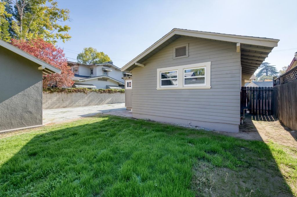 Image 30 of property listing at 627 E Mckinley Avenue, Fresno, CA 93728