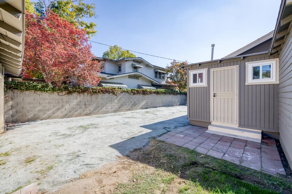 Image 31 of property listing at 627 E Mckinley Avenue, Fresno, CA 93728