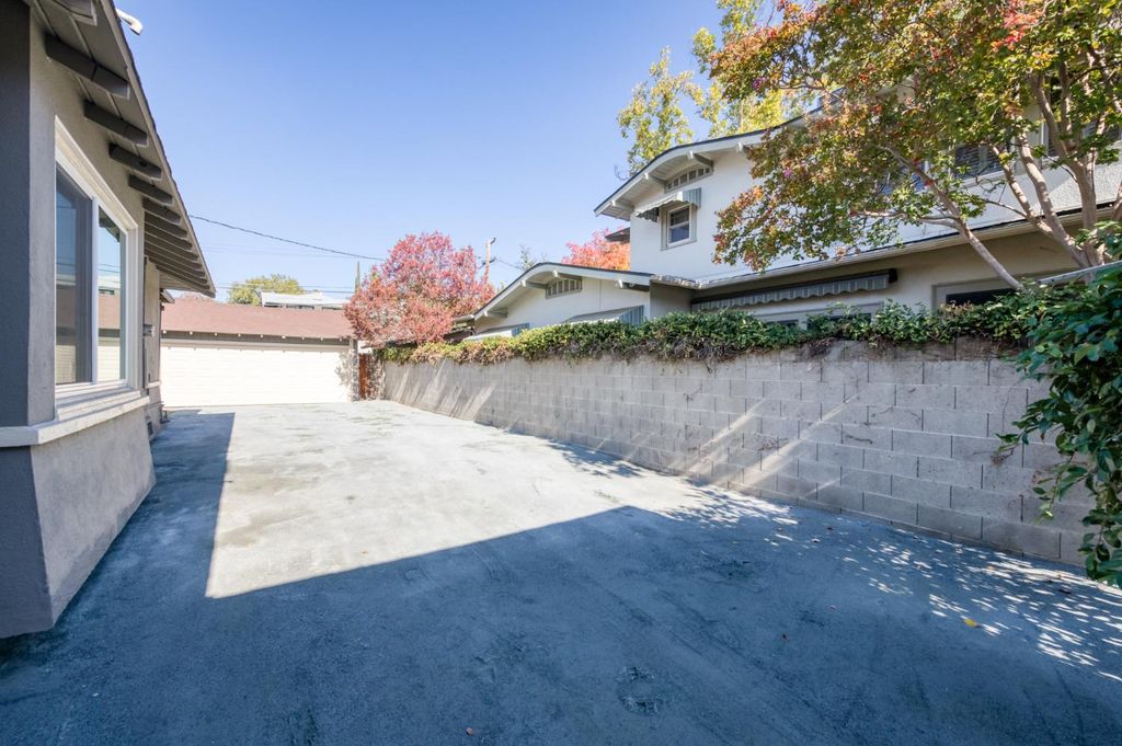 Image 32 of property listing at 627 E Mckinley Avenue, Fresno, CA 93728