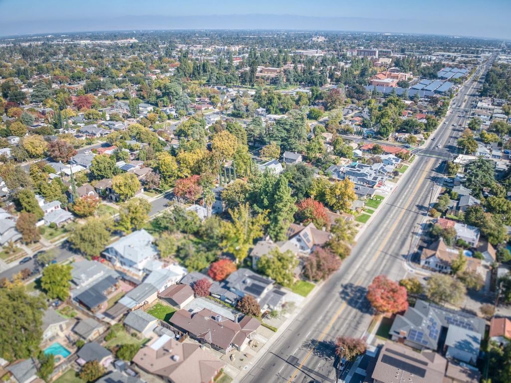 Image 37 of property listing at 627 E Mckinley Avenue, Fresno, CA 93728