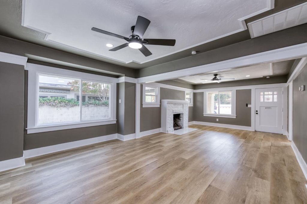 Image 9 of property listing at 627 E Mckinley Avenue, Fresno, CA 93728