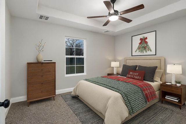 15 E Cofield Street, Aurora, MO 65605