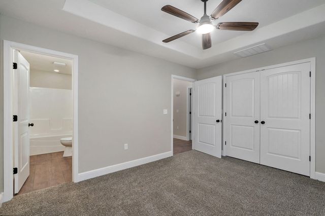 15 E Cofield Street, Aurora, MO 65605