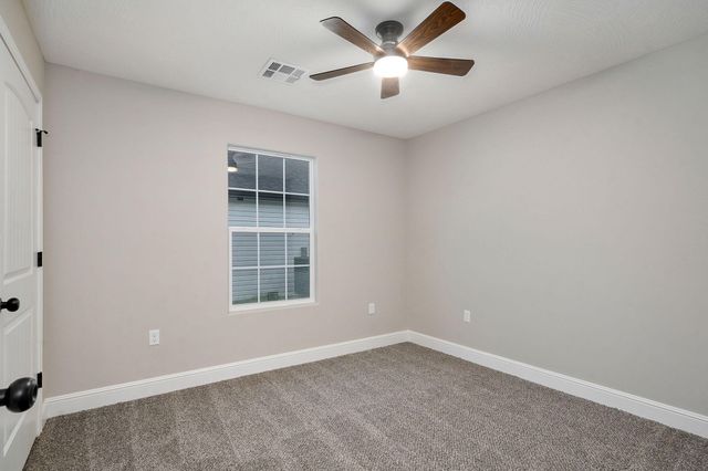 15 E Cofield Street, Aurora, MO 65605