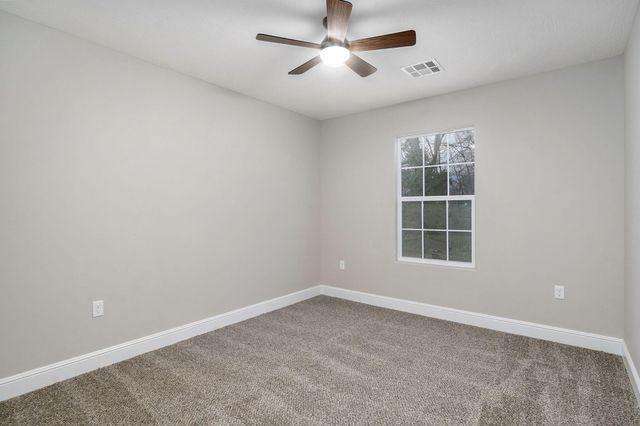 15 E Cofield Street, Aurora, MO 65605