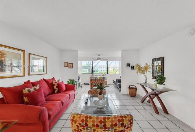 10451 Sunrise Lakes Blvd 205, Sunrise, FL 33322