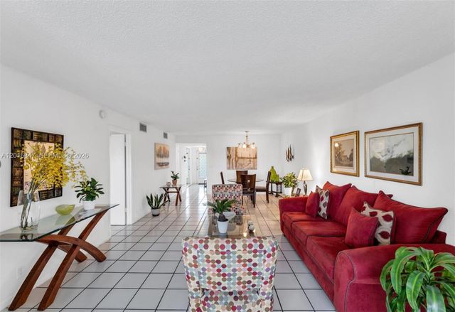 10451 Sunrise Lakes Blvd 205, Sunrise, FL 33322