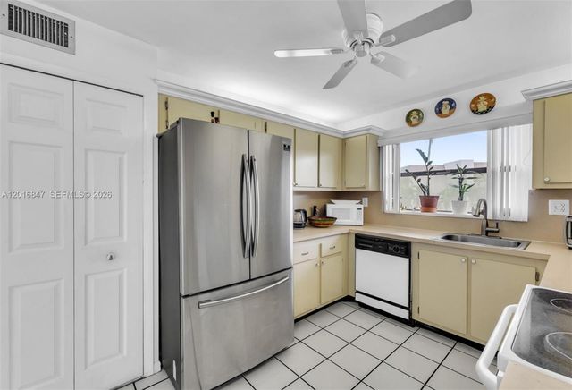 10451 Sunrise Lakes Blvd 205, Sunrise, FL 33322