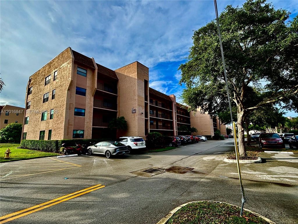 10451 Sunrise Lakes Blvd 205, Sunrise, FL 33322