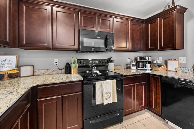 1620 Secretariat Lane, Prairie Grove, AR 72753