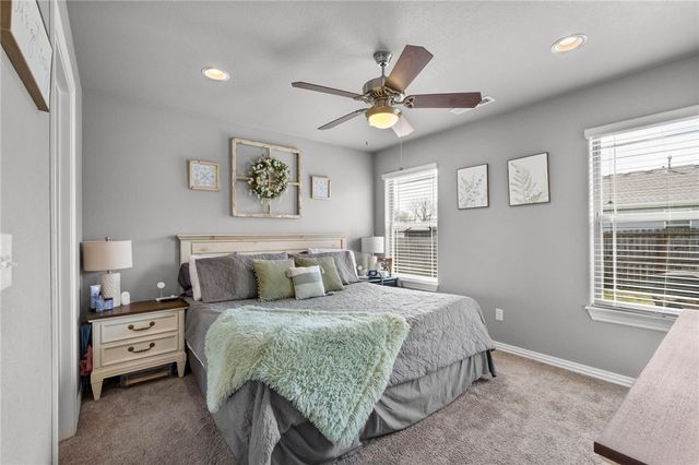 1620 Secretariat Lane, Prairie Grove, AR 72753