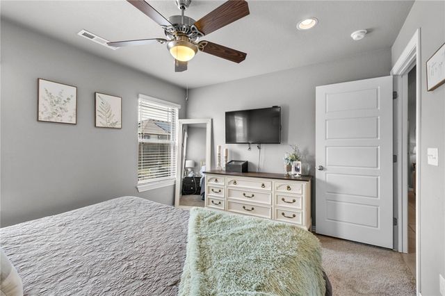 1620 Secretariat Lane, Prairie Grove, AR 72753